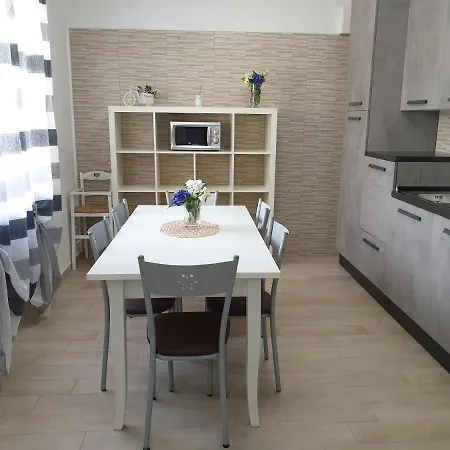 Con Piscina In Uso Esclusivo In Apartamento *