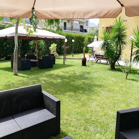 Con Piscina In Uso Esclusivo In Apartment