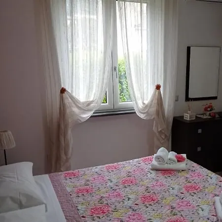 Con Piscina In Uso Esclusivo In SantʼAntonio Abate