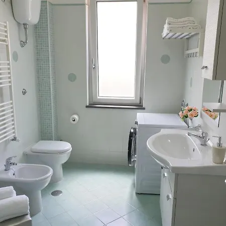 Con Piscina In Uso Esclusivo In