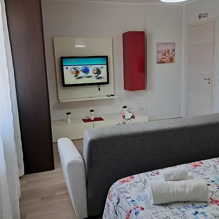 Con Piscina In Uso Esclusivo In *