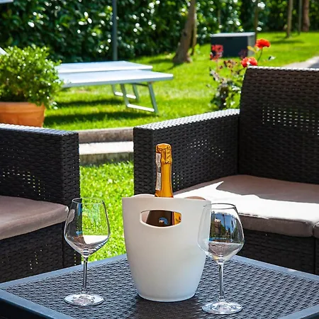 Con Piscina In Uso Esclusivo In Apartamento *