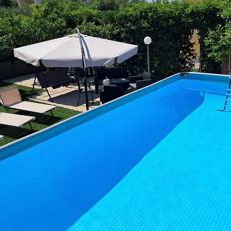 Con Piscina In Uso Esclusivo In Apartamento *