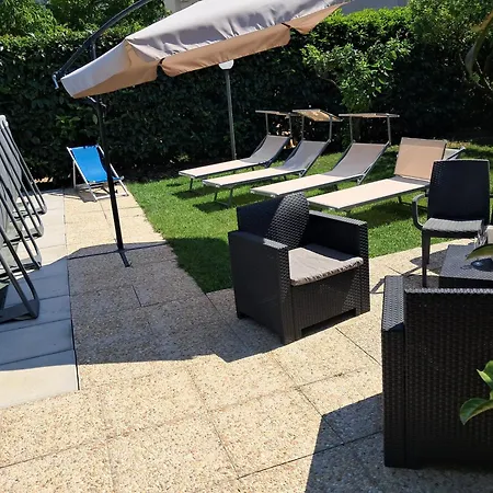 Con Piscina In Uso Esclusivo In *