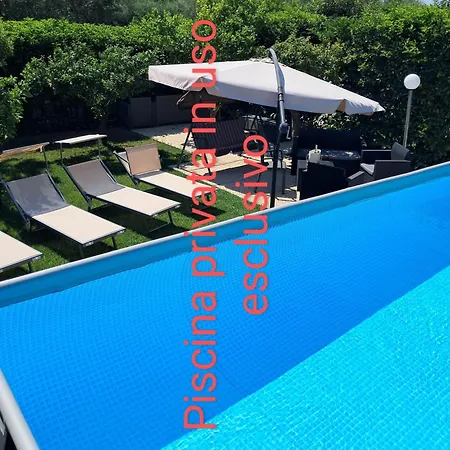 Con Piscina In Uso Esclusivo In Apartamento