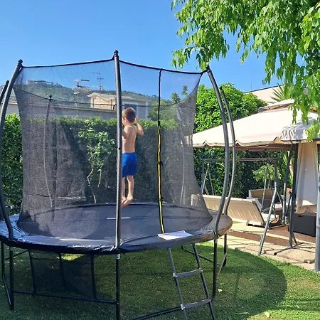 Con Piscina In Uso Esclusivo In Apartamento *